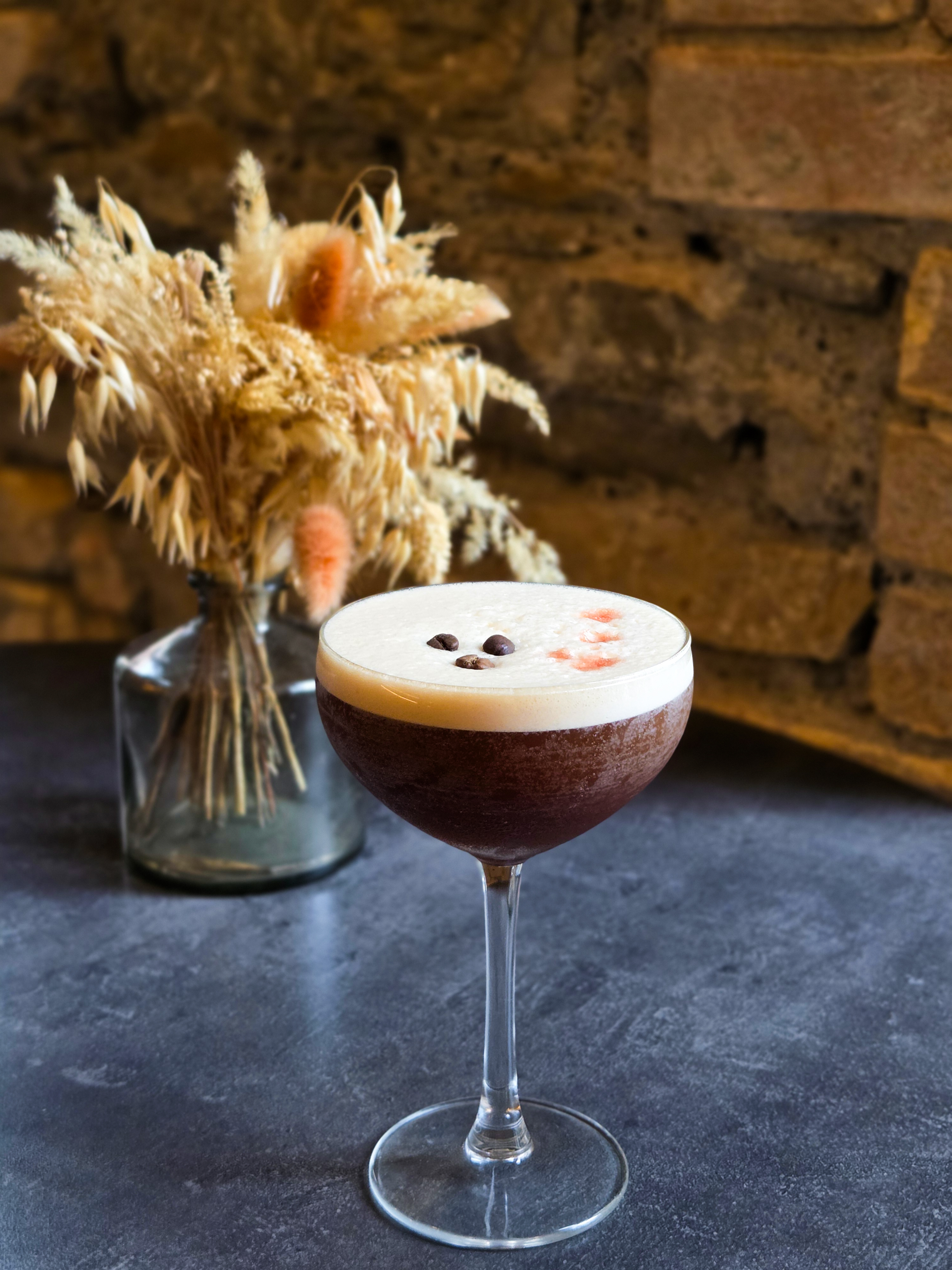 Cocktail Expresso Martini maison — bar à cocktails Ice Cube, Grenoble
