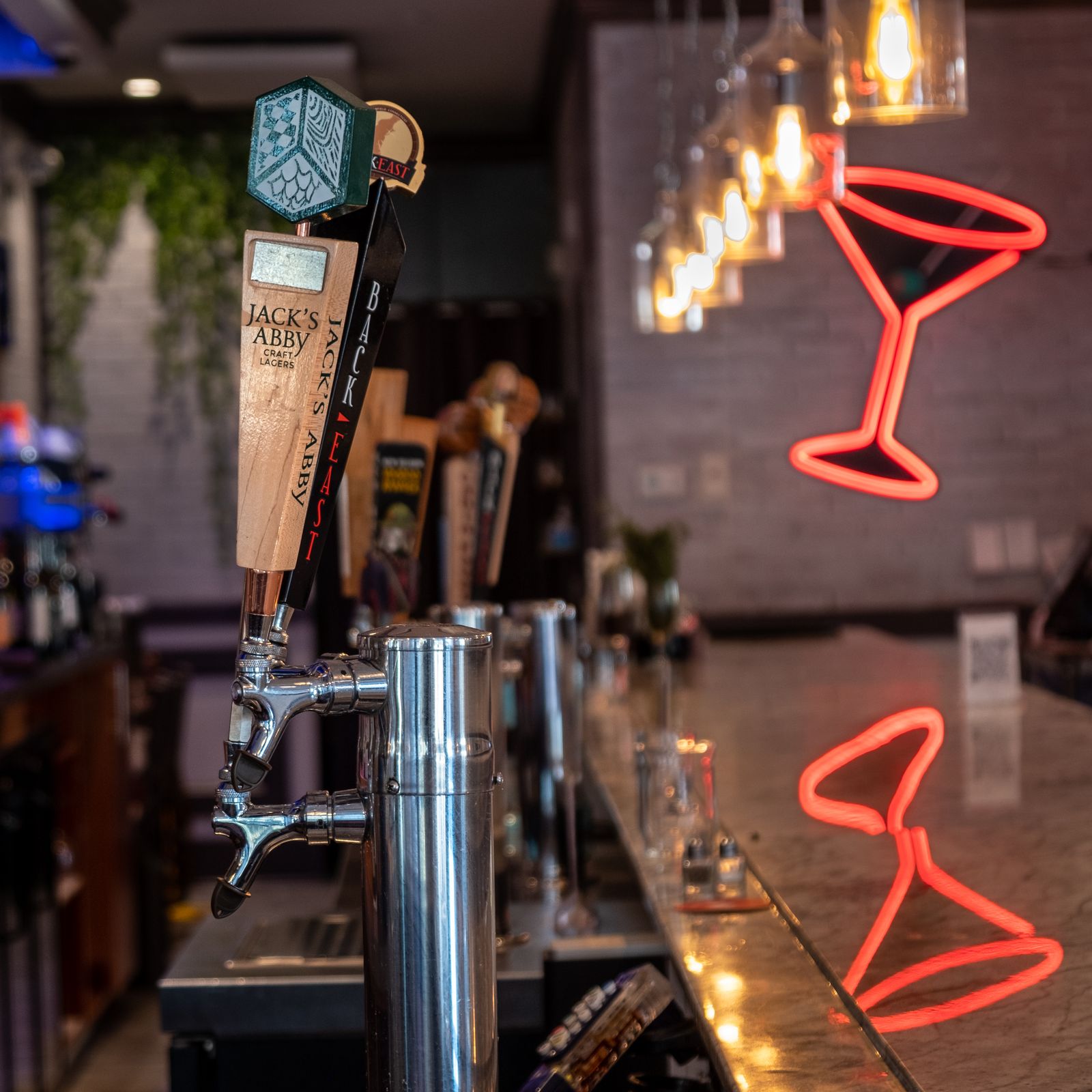 Ambiance feutrée d'un bar à cocktails — Grenoble