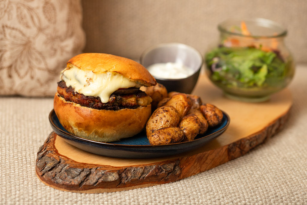 Burger de porc et scamorza — cuisine maison, Grenoble