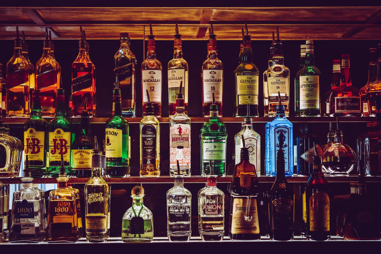 Sélection de vins recherchés — bar à vins, Grenoble